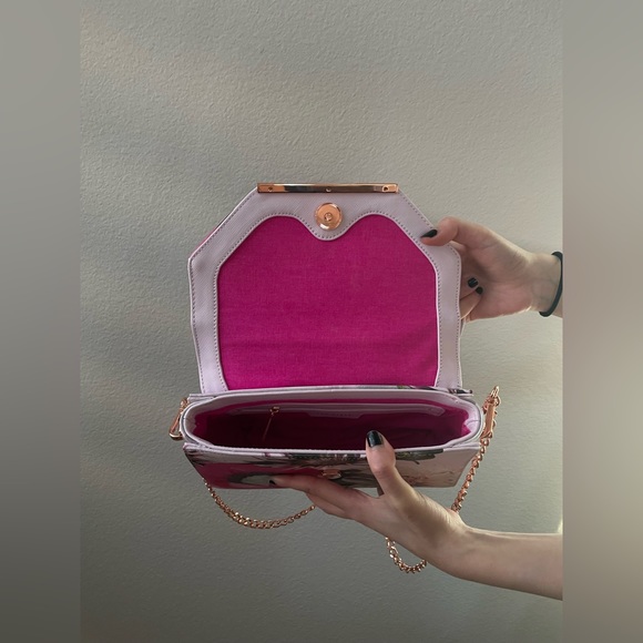 Floral Classy Handbag - Picture 3 of 3